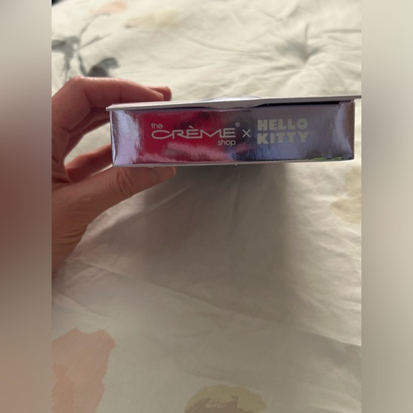 The Creme Shop Hello Kitty Face and Body Quartz Roller - Picture 6 of 7